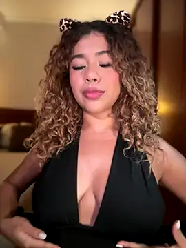 Snapshot of LEONCITA_ chatting on October 4, 2025, 5:25 pm LEONCITA online show from October 4, 2025, 5:25 pm