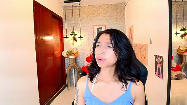 Snapshot of REDHOTTER_ chatting on March 19, 2025, 7:49 pm REDHOTTER online show from March 19, 2025, 7:49 pm