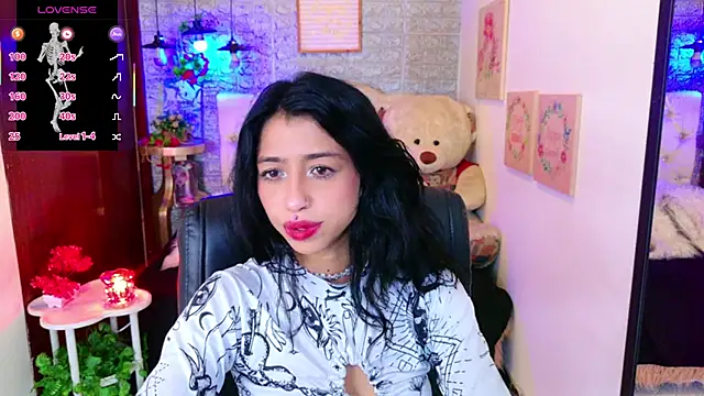 Snapshot of REDHOTTER_ chatting on September 26, 2025, 8:05 pm REDHOTTER online show from September 26, 2025, 8:05 pm
