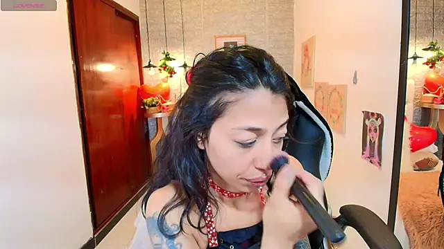 Snapshot of REDHOTTER_ chatting on March 5, 2025, 8:10 pm REDHOTTER online show from March 5, 2025, 8:10 pm