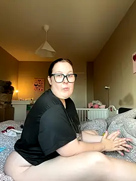 Misssmilf online show from November 7, 2025, 1:37 pm