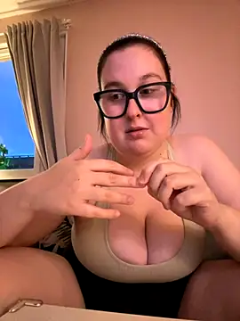 Misssmilf online show from October 2, 2025, 4:54 pm