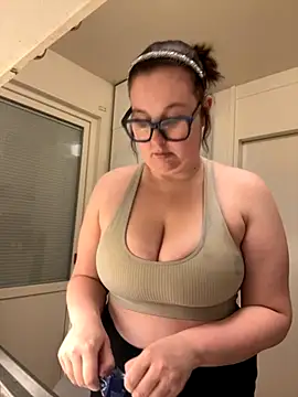 Misssmilf online show from October 20, 2025, 4:40 pm