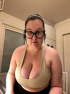 Misssmilf online show from October 1, 2025, 4:55 pm