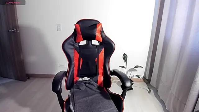 maryluna95 online show from April 16, 2026, 9:39 pm