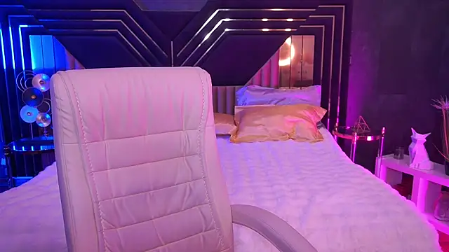 CoolTatis online show from December 17, 2025, 7:35 am