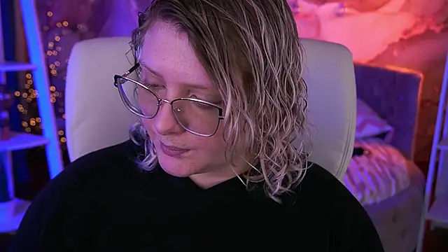 Snapshot of CoolTatis chatting on February 9, 2026, 2:04 pm CoolTatis online show from February 9, 2026, 2:04 pm