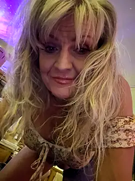 annika lately online show from November 10, 2025, 4:06 am