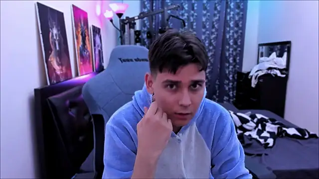 Snapshot of Foxicfu chatting on September 17, 2025, 1:57 pm Foxicfu online show from September 17, 2025, 1:57 pm