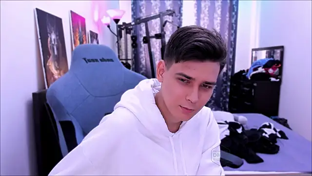 Snapshot of Foxicfu chatting on September 23, 2025, 10:22 am Foxicfu online show from September 23, 2025, 10:22 am