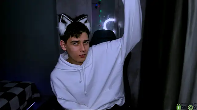 Snapshot of Foxicfu chatting on February 6, 2025, 2:58 pm Foxicfu online show from February 6, 2025, 2:58 pm