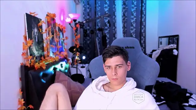 Snapshot of Foxicfu chatting on October 2, 2025, 6:33 pm Foxicfu online show from October 2, 2025, 6:33 pm