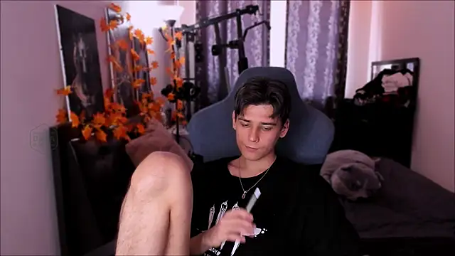 Snapshot of Foxicfu chatting on November 22, 2025, 9:19 am Foxicfu online show from November 22, 2025, 9:19 am