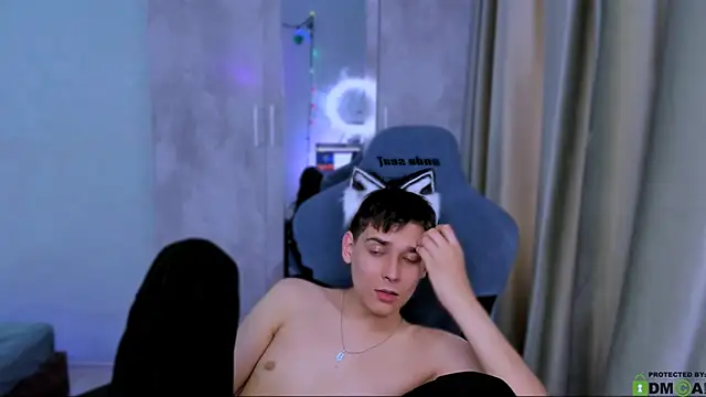 Snapshot of Foxicfu chatting on February 4, 2025, 10:21 am Foxicfu online show from February 4, 2025, 10:21 am