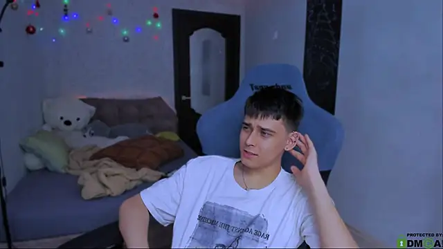 Snapshot of Foxicfu chatting on January 14, 2025, 2:43 pm Foxicfu online show from January 14, 2025, 2:43 pm