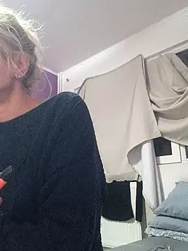 Snapshot of BritneyHudson chatting on February 4, 2026, 2:06 am BritneyHudson online show from February 4, 2026, 2:06 am