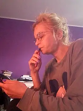 Snapshot of BritneyHudson chatting on March 1, 2026, 6:46 am BritneyHudson online show from March 1, 2026, 6:46 am