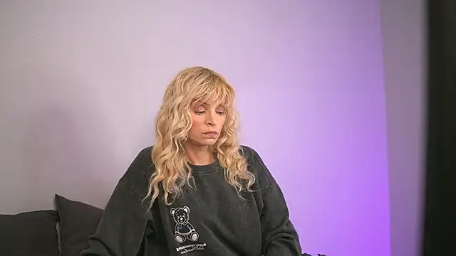 Snapshot of BritneyHudson chatting on October 15, 2025, 3:49 am BritneyHudson online show from October 15, 2025, 3:49 am
