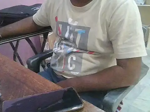 Snapshot of ITGuyhyd chatting on November 17, 2025, 7:34 am ITGuyhyd online show from November 17, 2025, 7:34 am