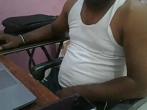 Snapshot of ITGuyhyd chatting on November 18, 2025, 8:39 am ITGuyhyd online show from November 18, 2025, 8:39 am