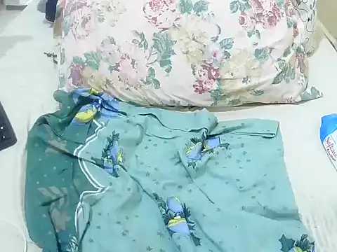 Snapshot of just_lela chatting on October 25, 2025, 3:17 am just lela online show from October 25, 2025, 3:17 am