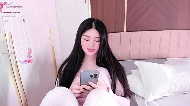 Snapshot of tenderlybaee chatting on December 7, 2024, 11:34 am tenderlybaee online show from December 7, 2024, 11:34 am