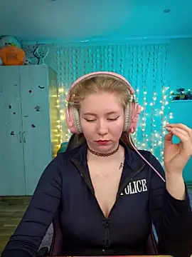 D0nna  online show from April 25, 2026, 2:58 pm