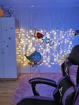 D0nna  online show from February 13, 2026, 8:31 pm