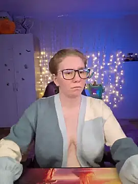 D0nna  online show from April 15, 2026, 11:27 pm