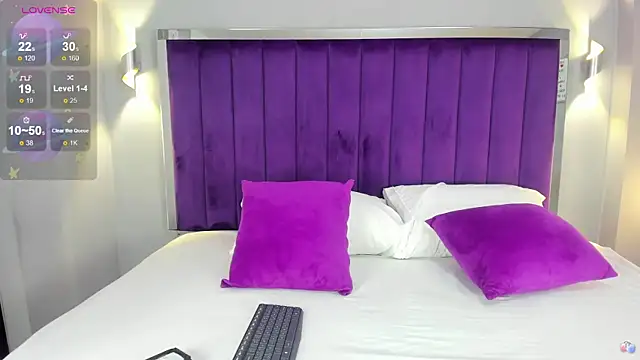 LindsyCater online show from October 9, 2025, 12:06 pm