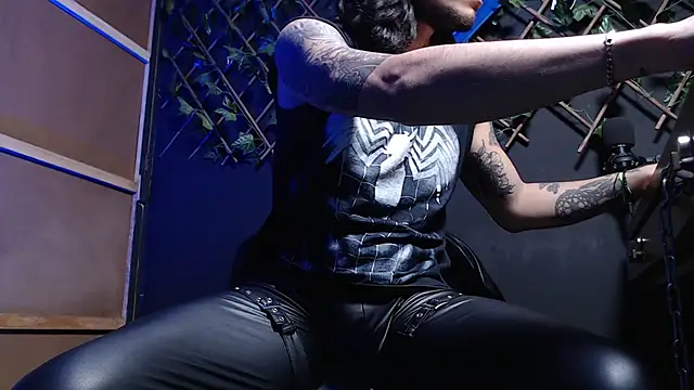 Snapshot of Dicaprioo_ chatting on November 29, 2025, 4:23 am Dicaprioo online show from November 29, 2025, 4:23 am