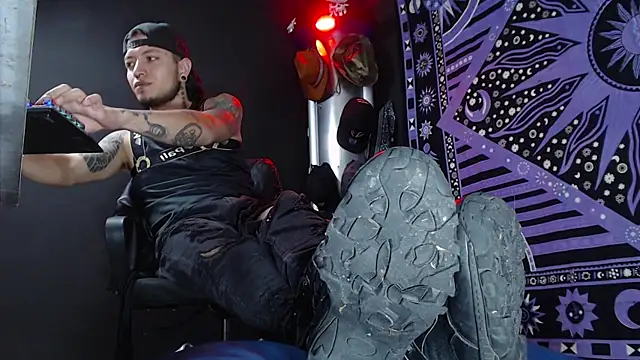 Snapshot of Dicaprioo_ chatting on March 7, 2025, 9:17 pm Dicaprioo online show from March 7, 2025, 9:17 pm