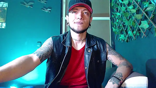 Snapshot of Dicaprioo_ chatting on November 14, 2025, 2:32 pm Dicaprioo online show from November 14, 2025, 2:32 pm