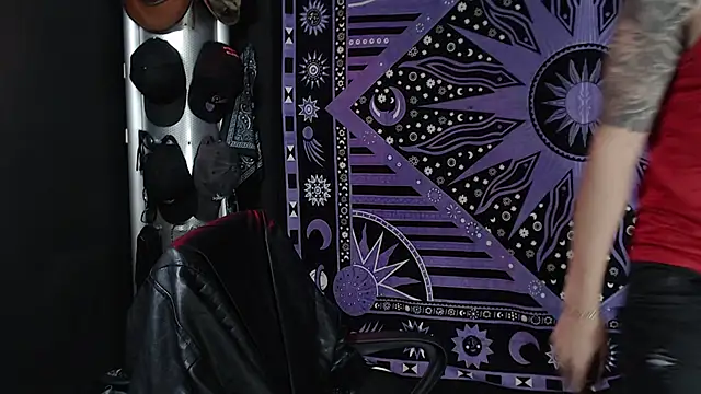 Snapshot of Dicaprioo_ chatting on March 6, 2025, 6:48 pm Dicaprioo online show from March 6, 2025, 6:48 pm