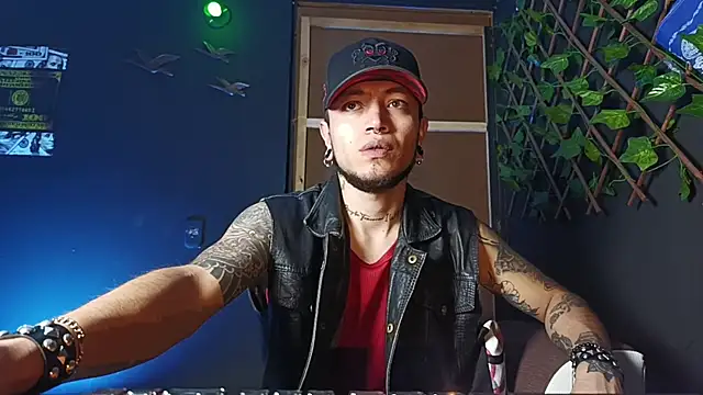 Snapshot of Dicaprioo_ chatting on November 15, 2025, 4:16 am Dicaprioo online show from November 15, 2025, 4:16 am