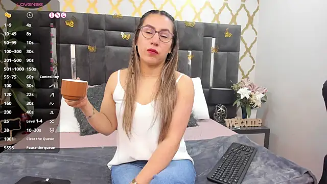 Snapshot of RubbyTaylor chatting on November 14, 2025, 2:43 pm RubbyTaylor online show from November 14, 2025, 2:43 pm