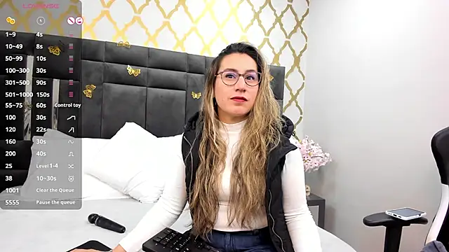 Snapshot of RubbyTaylor chatting on October 17, 2025, 2:19 pm RubbyTaylor online show from October 17, 2025, 2:19 pm