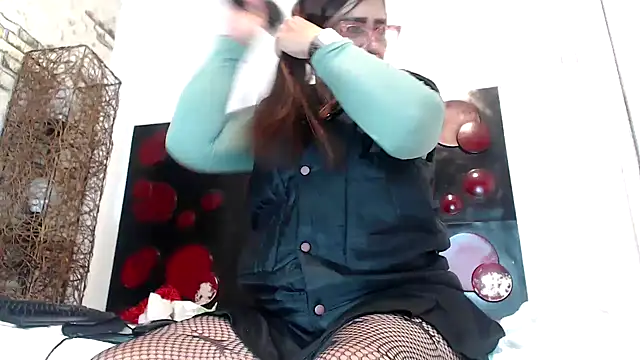 Snapshot of LITLESTAR chatting on March 12, 2025, 6:43 pm LITLESTAR online show from March 12, 2025, 6:43 pm