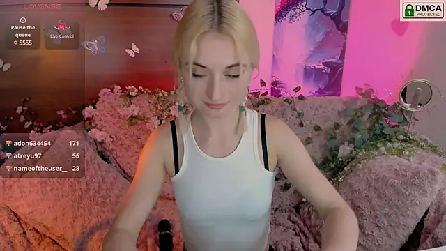 Snapshot of melisa_white1 chatting on February 26, 2025, 12:30 am melisa white1 online show from February 26, 2025, 12:30 am