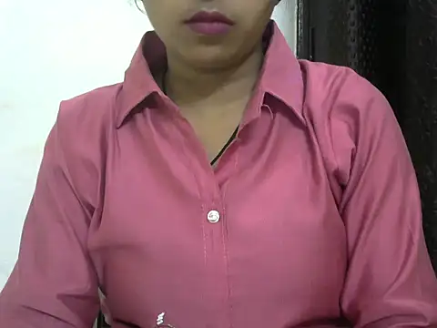 Snapshot of momo_lov chatting on October 5, 2025, 4:58 am momo lov online show from October 5, 2025, 4:58 am