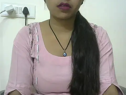 Snapshot of momo_lov chatting on October 6, 2025, 5:52 am momo lov online show from October 6, 2025, 5:52 am