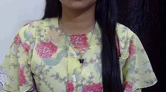 Snapshot of momo_lov chatting on March 8, 2025, 8:44 am momo lov online show from March 8, 2025, 8:44 am