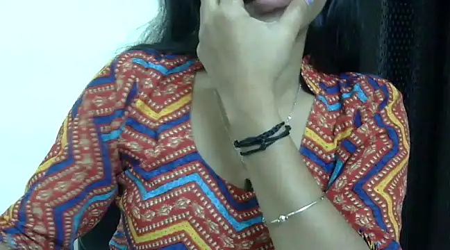 Snapshot of momo_lov chatting on March 6, 2025, 9:03 am momo lov online show from March 6, 2025, 9:03 am