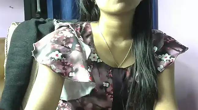 Snapshot of momo_lov chatting on February 13, 2025, 8:17 am momo lov online show from February 13, 2025, 8:17 am