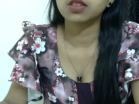 Snapshot of momo_lov chatting on March 20, 2025, 10:54 am momo lov online show from March 20, 2025, 10:54 am