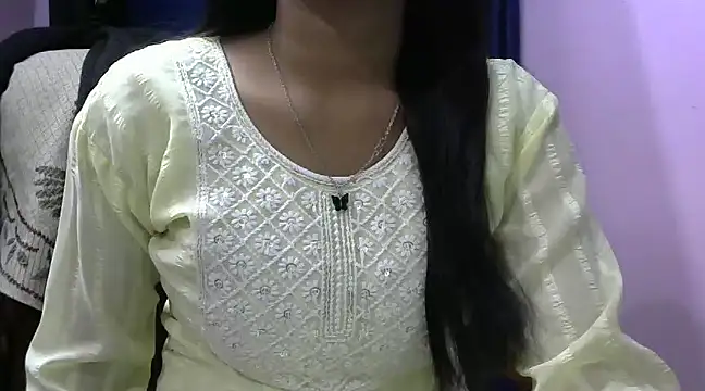 Snapshot of momo_lov chatting on February 8, 2025, 4:47 am momo lov online show from February 8, 2025, 4:47 am