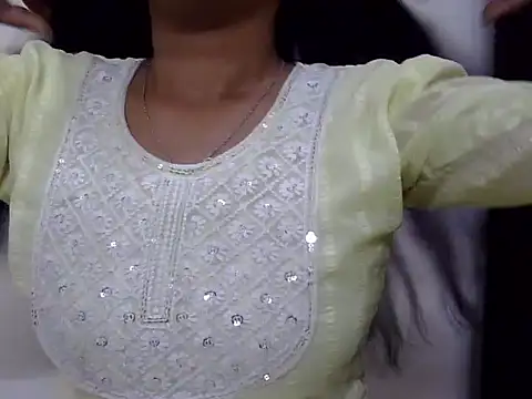 Snapshot of momo_lov chatting on February 23, 2025, 5:12 am momo lov online show from February 23, 2025, 5:12 am