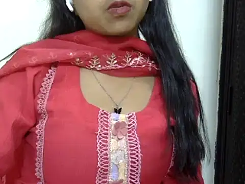 Snapshot of momo_lov chatting on March 10, 2025, 11:45 am momo lov online show from March 10, 2025, 11:45 am