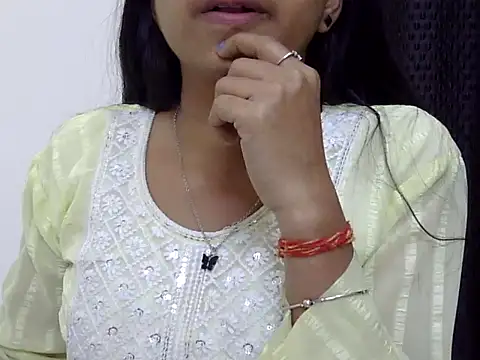 Snapshot of momo_lov chatting on February 23, 2025, 8:17 am momo lov online show from February 23, 2025, 8:17 am