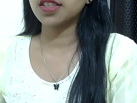 Snapshot of momo_lov chatting on March 12, 2025, 5:35 am momo lov online show from March 12, 2025, 5:35 am